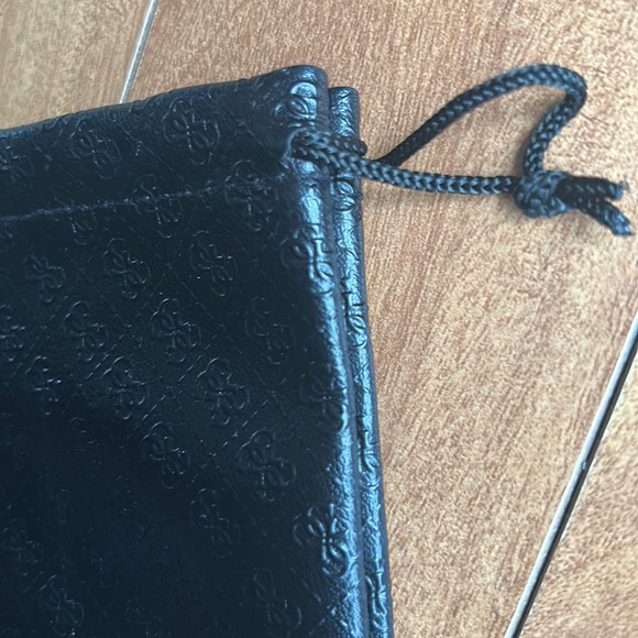 GUESS💫Black Guess Sunglasses Case with Drawstring - Picture 5 of 7